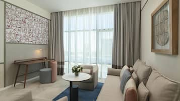 Premier-svíta | Rúmföt af bestu gerð, dúnsængur, rúm með memory foam dýnum, míníbar
