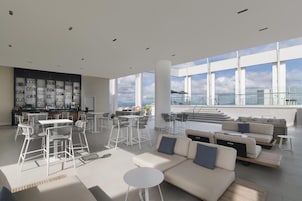 2 bar/lounge