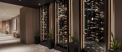 Lobby-lounge