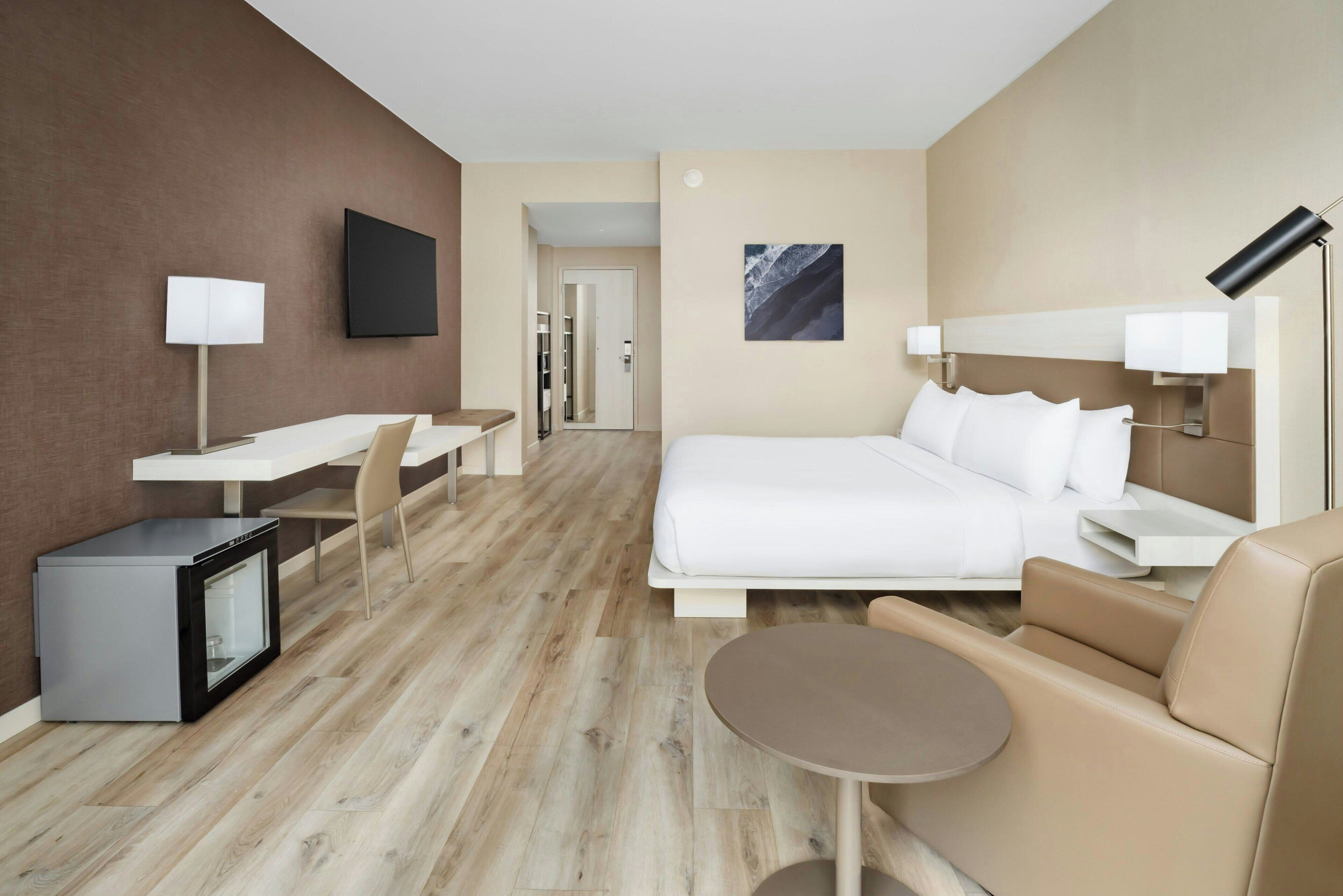 Strykjärn/strykbräda och sängkläder