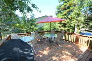 Outdoor dining - Brummett Lodge Lake Area (Bass Lake)