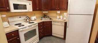 Williamsburg Vacation Resort in historical Virginia near amusement park & beach 