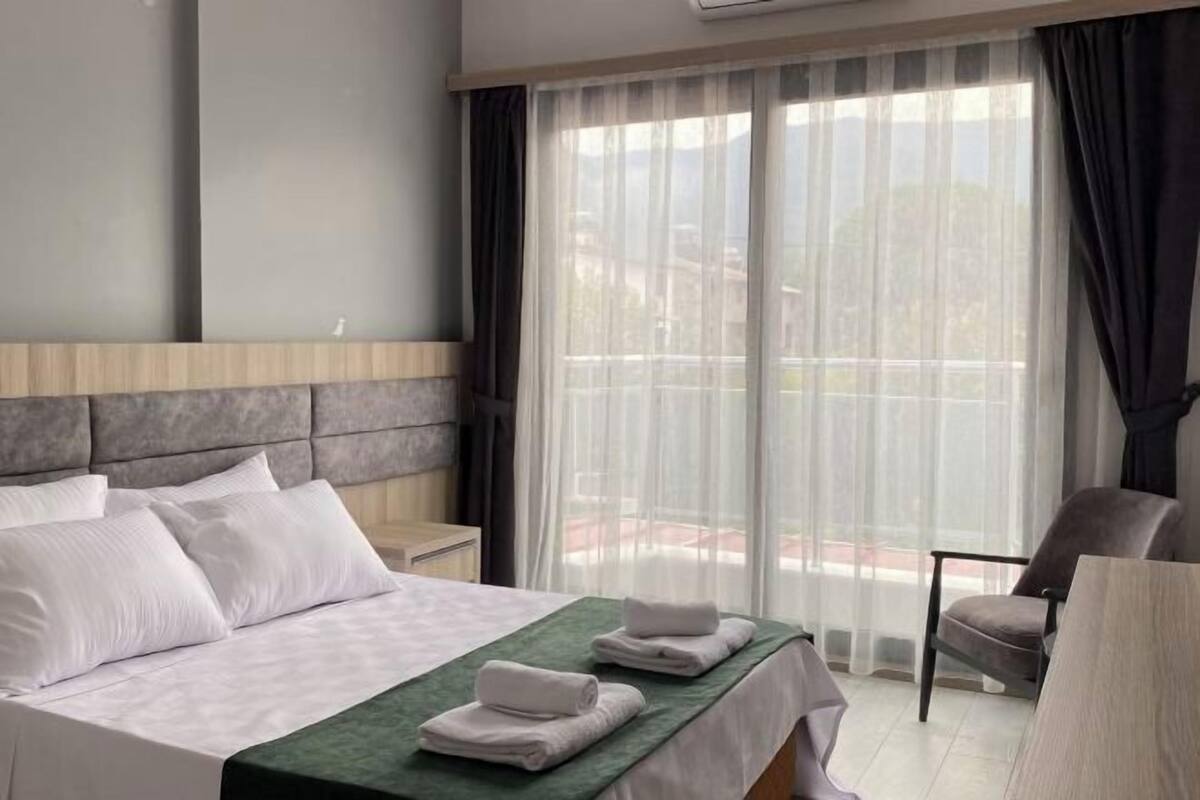 2 habitaciones, minibar, escritorio y wifi gratis