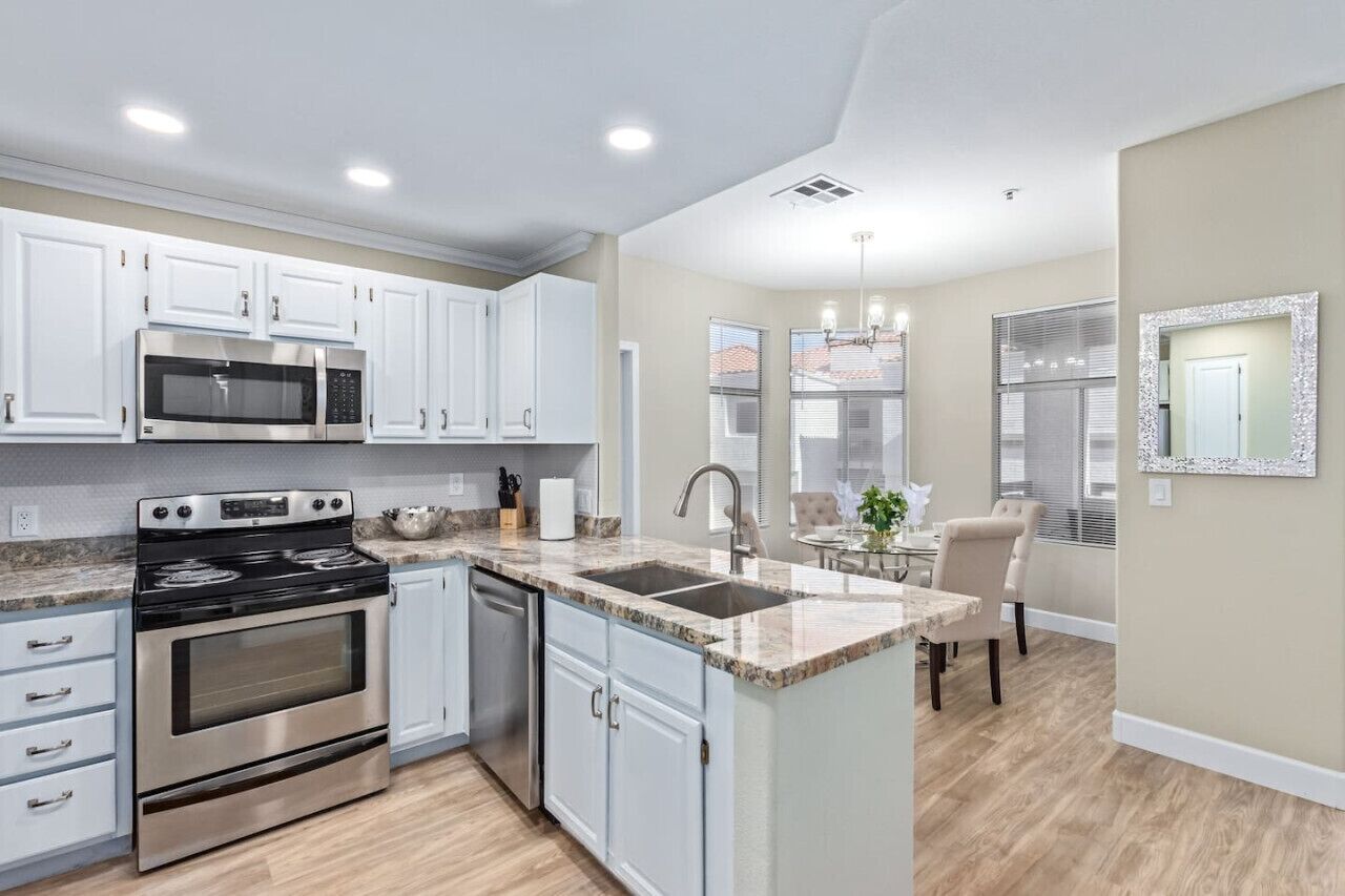 Refrigerador, microondas, horno, placa de cocina