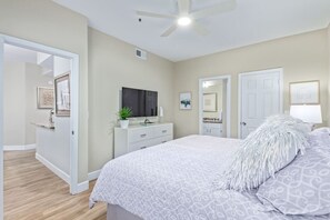 1 slaapkamer, een bureau, een strijkplank/strijkijzer, wifi