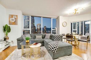 Smart-TV, bordtennis og kontorer