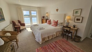 5 habitaciones, tabla de planchar con plancha, cuna de viaje y wifi 
