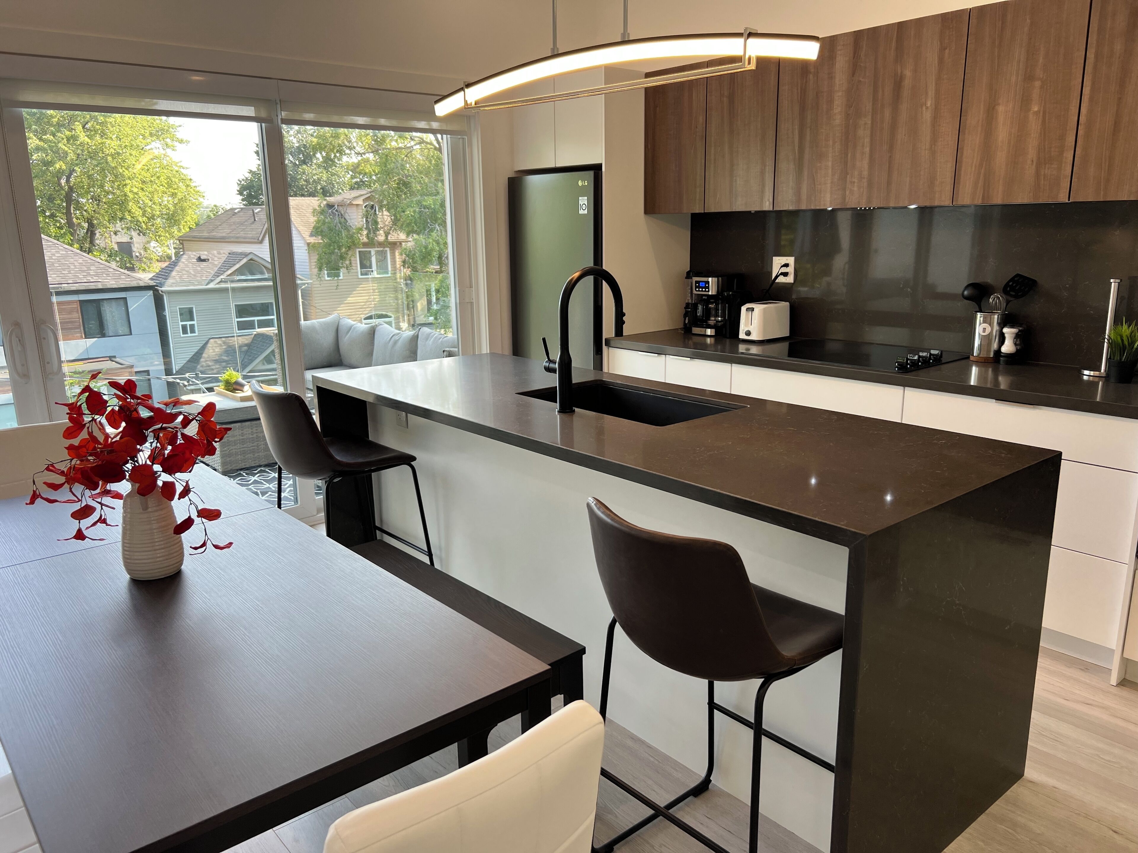 Refrigerador, microondas, horno y parrilla de estufa 