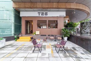 A coffee shop named T26 with outdoor seating and a modern design. - Forstar Hotel (Chengdu Renmin North Road) (Chengdu)