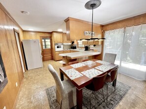 Dining - 1950's 3BR Downtown Cary Ranch! 10 Min Walk to Downtown Cary Park! (Cary)