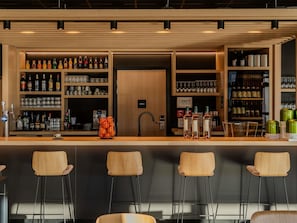 Bar (trong khuôn viên)