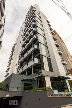 Exterior - Flat com Tudo Novo, AR Condicionado e Estac Incluso (Bethaville I Barueri)