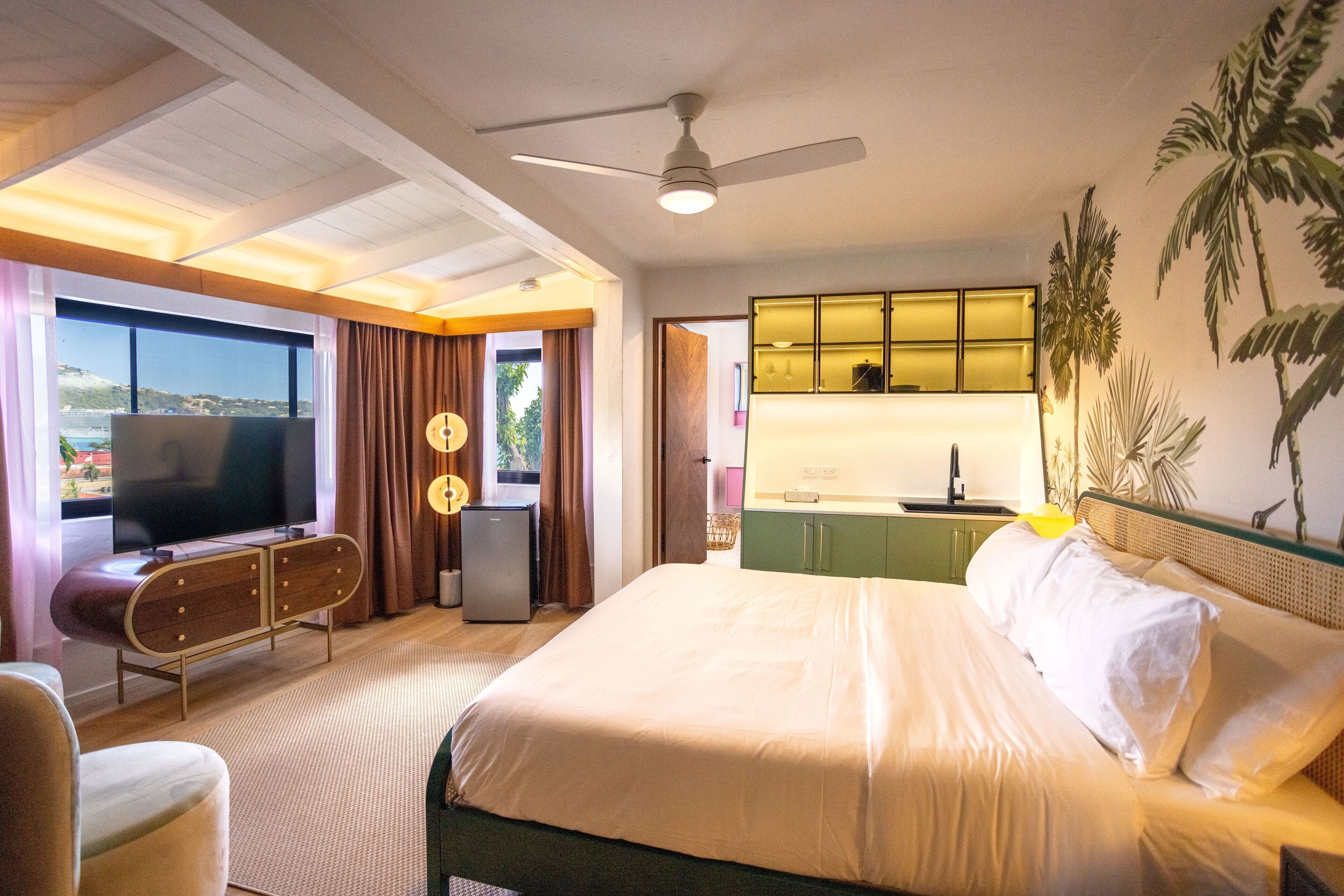 1 habitación, tabla de planchar con plancha y acceso a internet 