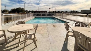 Seasonal outdoor pool - Motel 6 Abbeville, AL (Abbeville)