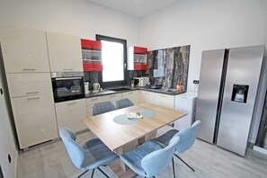 Fridge, microwave, oven, stovetop - Attractive holiday house near the sea! (Vinjerac)