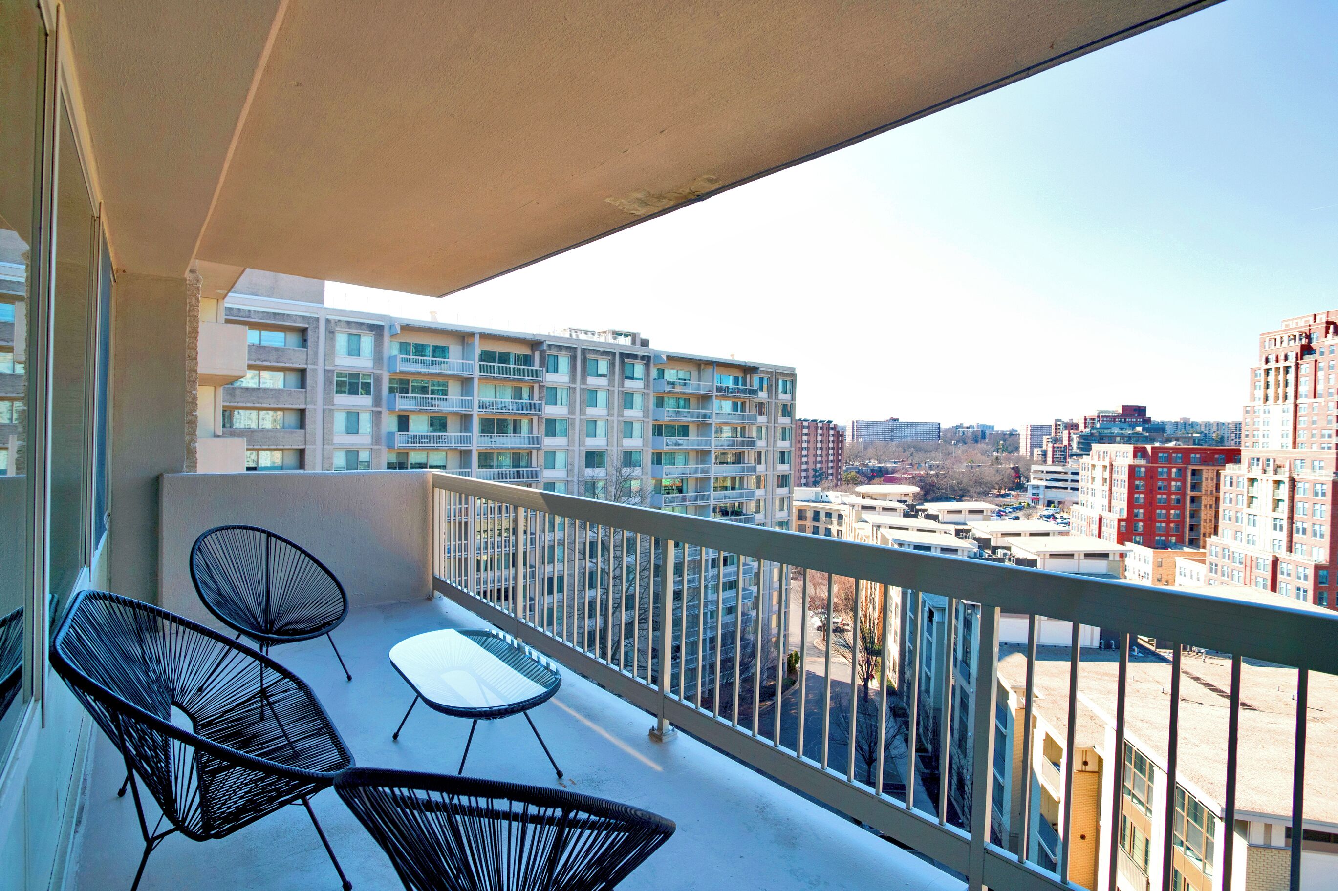 Apartamento conforto, 2 quartos, vista para a cidade | Sacada