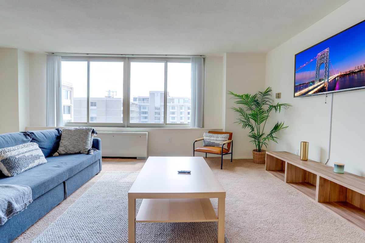 Comfort Apartment, 2 Bedrooms, City View | Living area | 50-inch plasma TV with cable channels