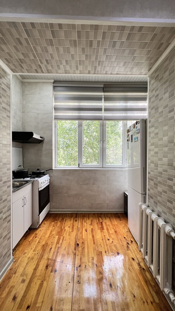 Jääkaappi, mikroaaltouuni