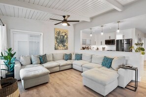 Smart TV - Beachfront Bliss - Steps to Sand + 5 Large BRs (Dana Point)