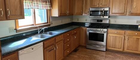 Family Apartment | Private kitchen | Oven, stovetop, dishwasher, toaster