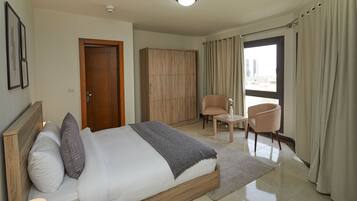 Apartamento estándar, 3 habitaciones | Caja fuerte, tabla de planchar con plancha, wifi gratis