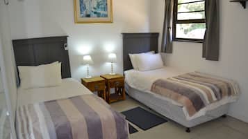 3 bedrooms, desk, iron/ironing board, travel crib