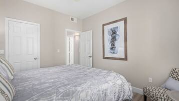 2 bedrooms, iron/ironing board, WiFi