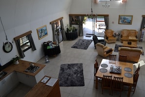 المنشأة من الداخل