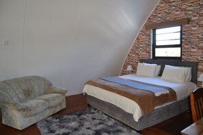 3 عدّة غرف نوم ومكواة/لوح كي وواي فاي وملاءات أسرّة