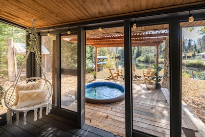 Hills Haven Luxury Cottage - Minden Hills Escape for the Nature Enthusiast