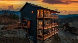 Exterior - Hot tub, game room & pet friendly cabin (Gatlinburg)