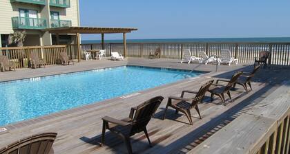 Beachfront Two Bedroom Condo with a Pool/2 nights or 7 nights. Pet friendly!