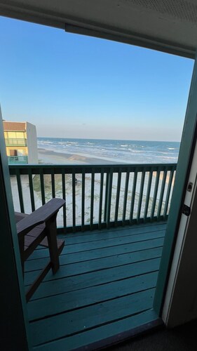Beachfront Two Bedroom Condo with a Pool/2 nights or 7 nights. Pet friendly!