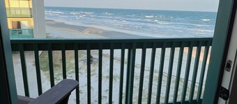 Beachfront Two Bedroom Condo with a Pool/2 nights or 7 nights. Pet friendly!