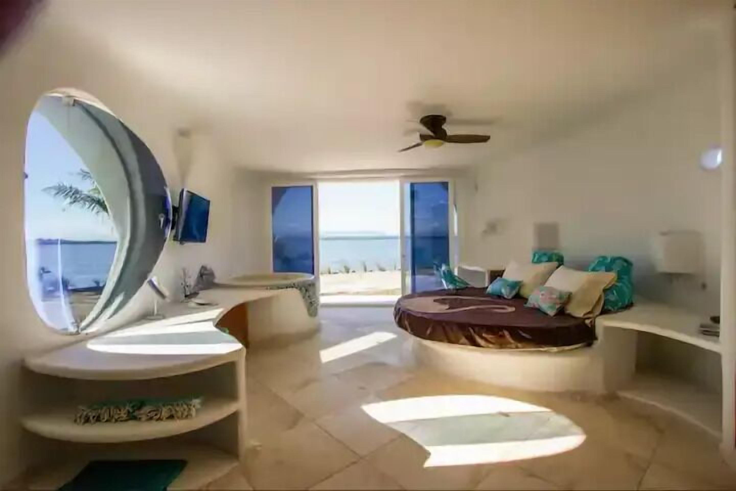 4 bedrooms, iron/ironing board