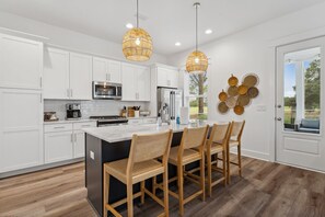 Fridge, microwave, oven, stovetop - Spring Break-Gameroom-Golf-Putt Putt- Screened porch-Gas Grill-Coffee Bar (Panama City Beach)