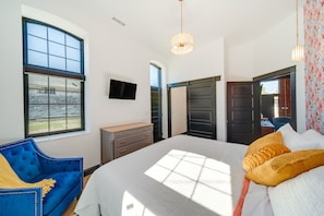 1 bedroom, desk, iron/ironing board, WiFi