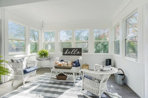 Beautiful Home Sleeps 6 30 Minutes to Kansas CITY.