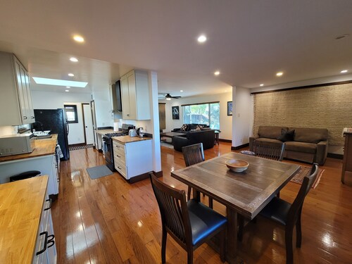 Conveniently Located Walnut Creek House 3 Br, 2 Ba w/ Large Private Backyard 