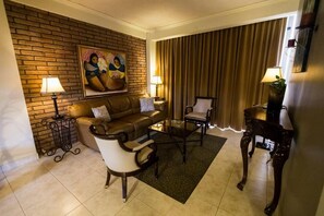 Egyptian cotton sheets, premium bedding, iron/ironing board, free WiFi - Los Altos Apartments & Studios (Managua)