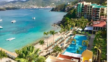 Piscine à débordement