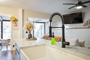 Interior - Cozy Lakefront Home w/ Pool -7 mins from Legoland (Winter Haven)