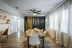 Dining - Cozy Lakefront Home w/ Pool -7 mins from Legoland (Winter Haven)