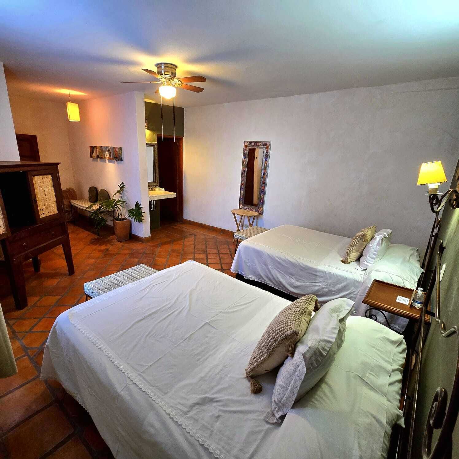 Habitación doble estándar | Wifi gratis y ropa de cama 