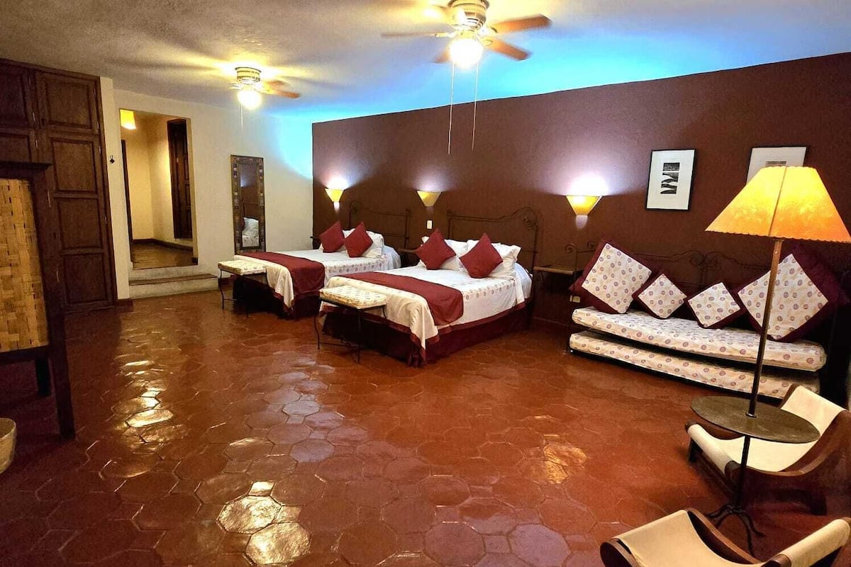 Superior Suite, City View | 1 bedroom, free WiFi, bed sheets