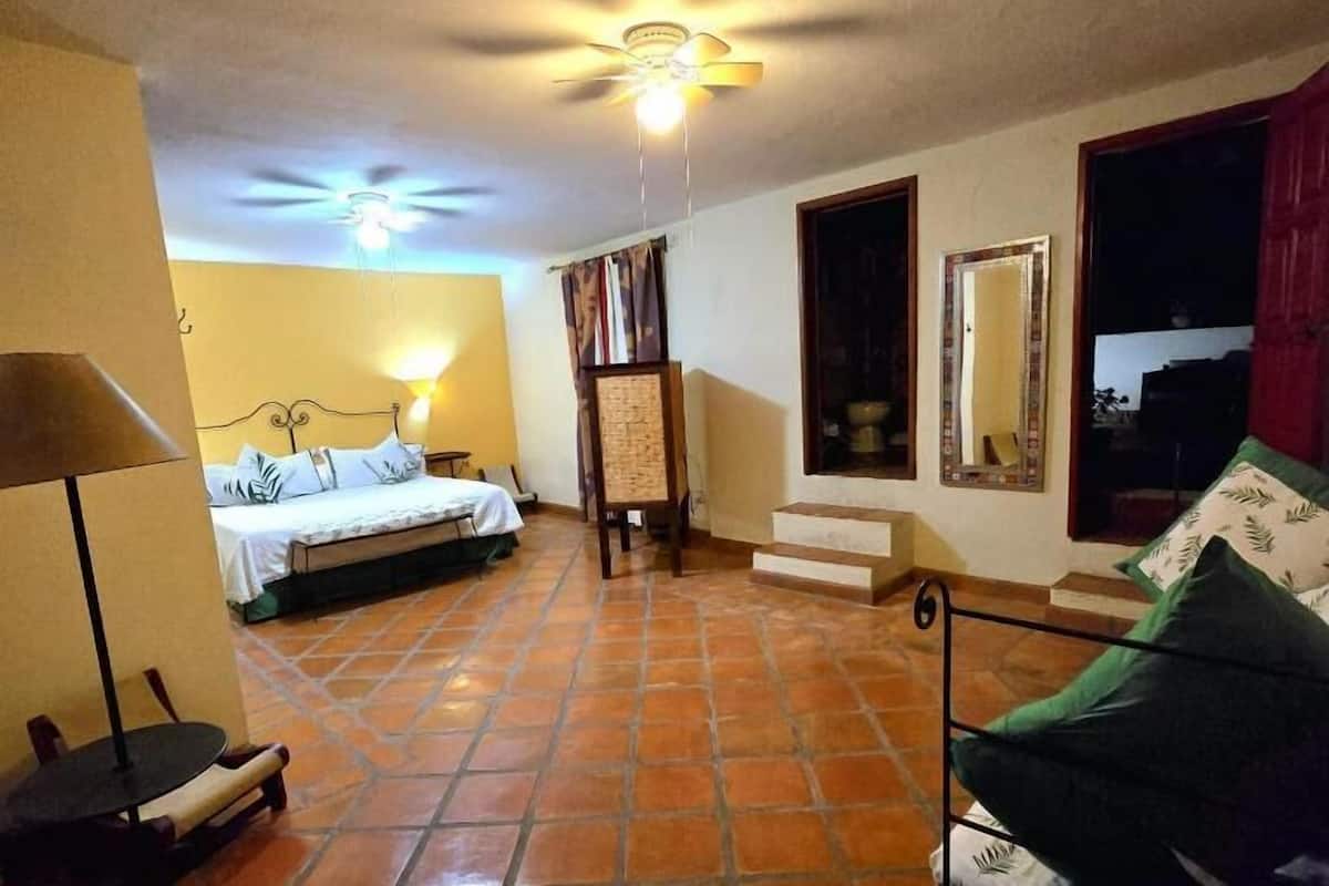 Deluxe Suite, City View