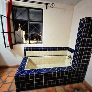 Superior Suite, City View | Bathroom | Separate bathtub and shower, rainfall showerhead, free toiletries - Hotel Casa Morena (San Miguel de Allende)
