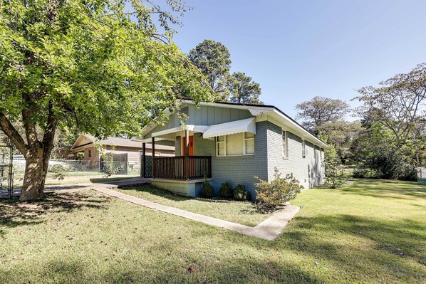 A single-story house with a front porch, a small front yard, and a tree to the left. - Half Mi to Oaklawn Casino: Hot Springs Home! (Hot Springs)