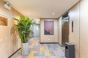 Interior - Elong ME Hotel (Binhai High-Speed Railway Station) (Tianjin)