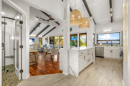 Luxury Apart Daire | Özel mutfak | Tam boy buzdolabı, mikrodalga fırın, fırın, set üstü ocak